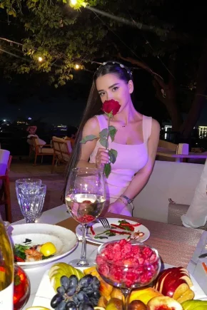 Farida independent call girl listing