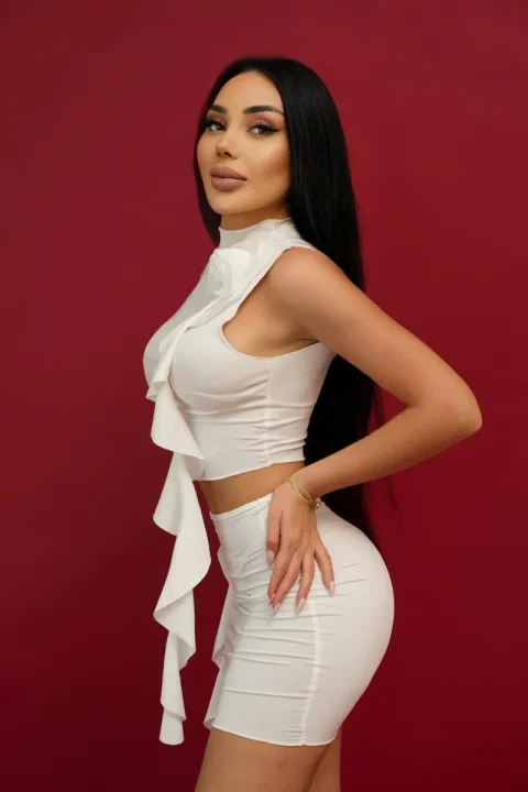 Look at that BODY! Janna