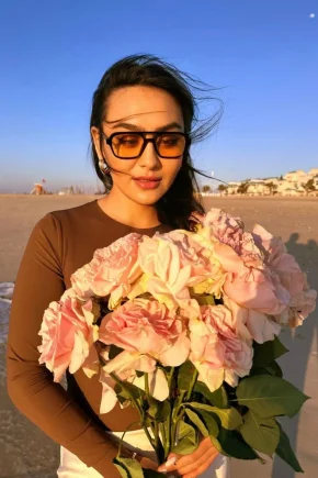 Aramina girlfriend experience escort